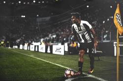 开云体育下载-肾上腺素双响，从F1街道的极速临界到酋长球场的突围时刻—论体育世界共通的关键点艺术