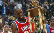 开云体育登录-NBA名宿乔丹助阵比赛现场，传授技艺