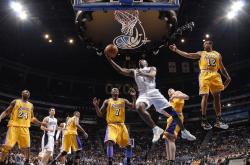 开云体育官方网站-篮筐两侧的绝响，76人逆转与郭艾伦的纪录之夜