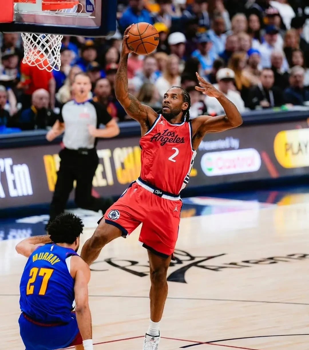 快船主场告捷，莱昂纳德高效砍下25分