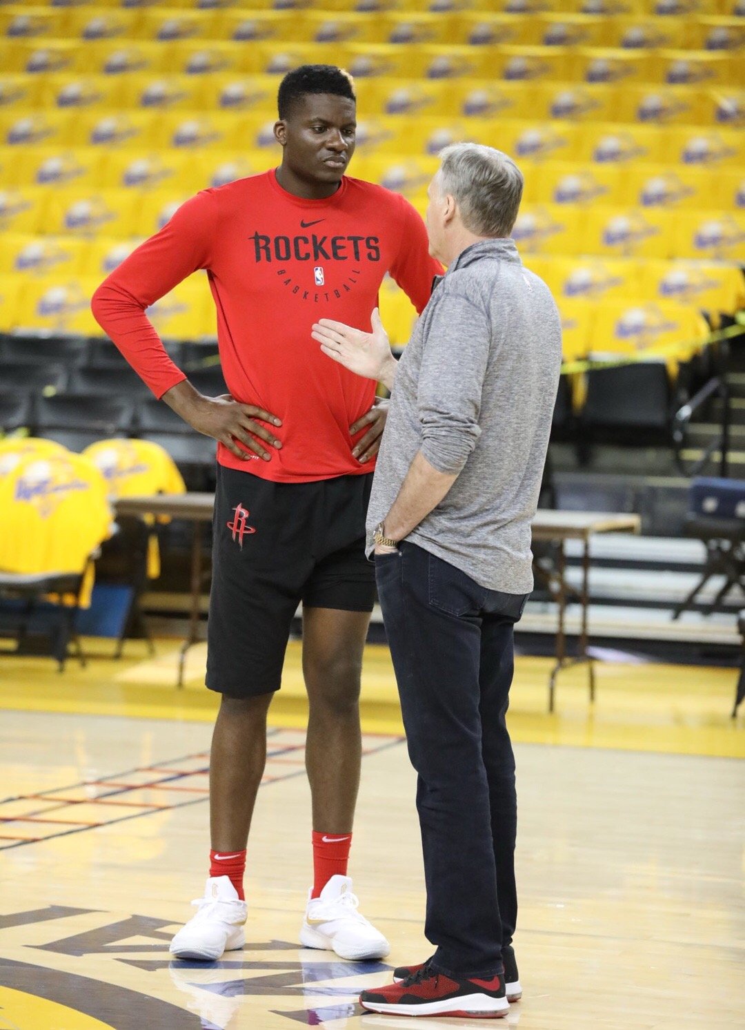 竞争激烈，奥克兰队挺进欧国联下阶段