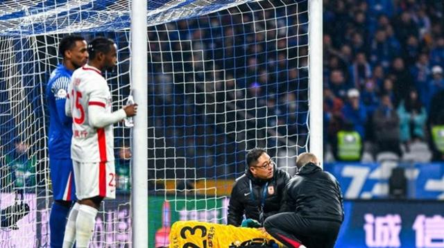 比赛结束后球员间的互动引发热议