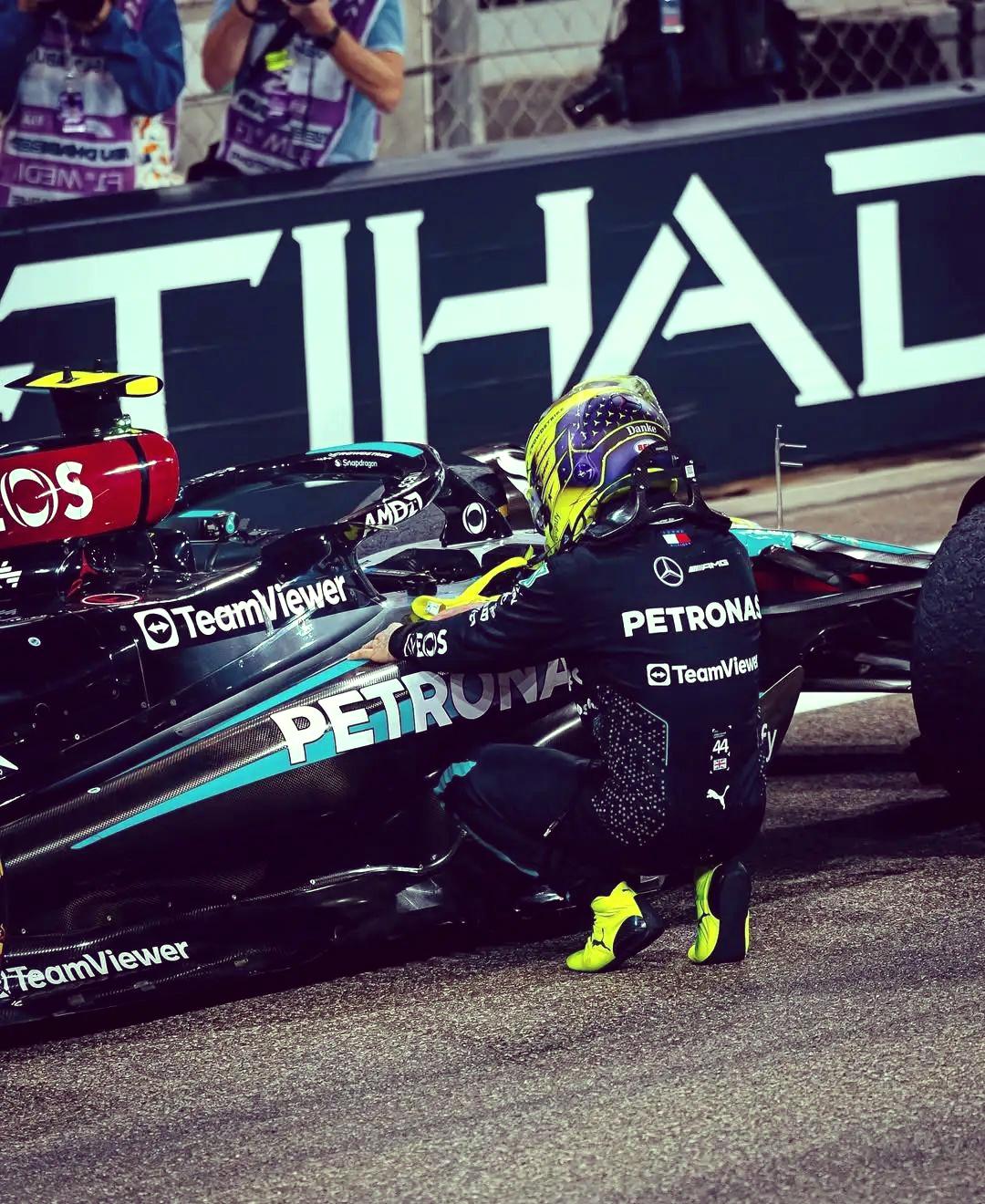 威廉姆斯完胜梅赛德斯,汉密尔顿统治全场的简单介绍 威廉姆斯完胜梅赛德斯,汉密尔顿统治全场的简单介绍