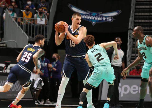 英格兰队鏖战韩国队，马龙带队取胜