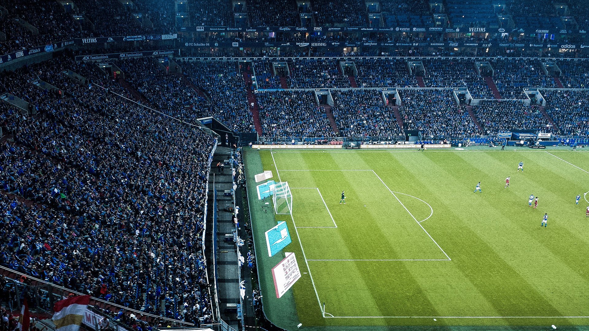 当老鹰掠过雄鹿的森林，两种篮球梦想在季后赛的残酷碰撞