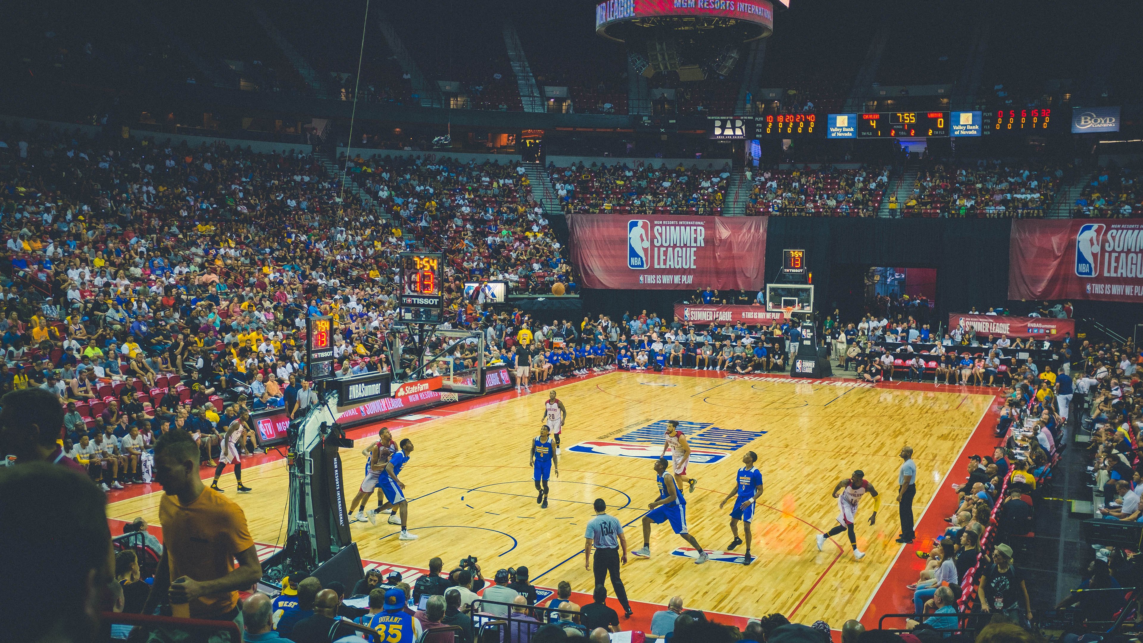 冷门与传奇，体育的双面神迹